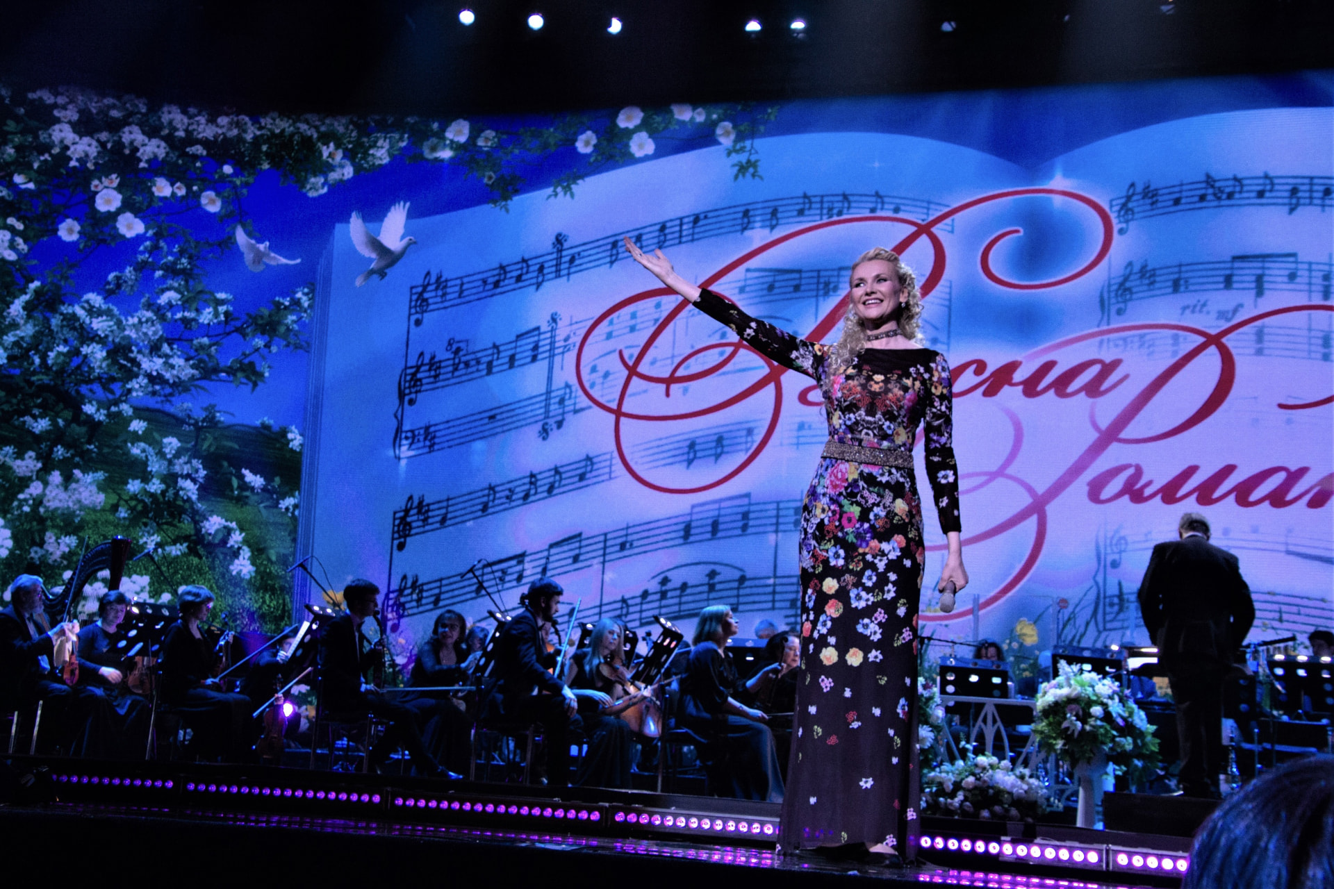 Juliana Polansky singing with a symphony orchestra at the Spring of Romance gala